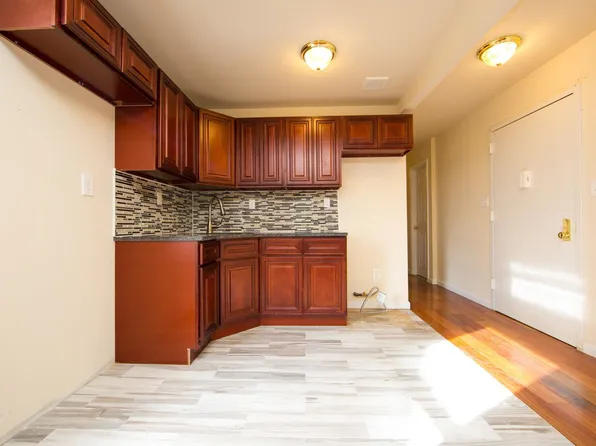 15617 110th Ave, Jamaica, NY 11433