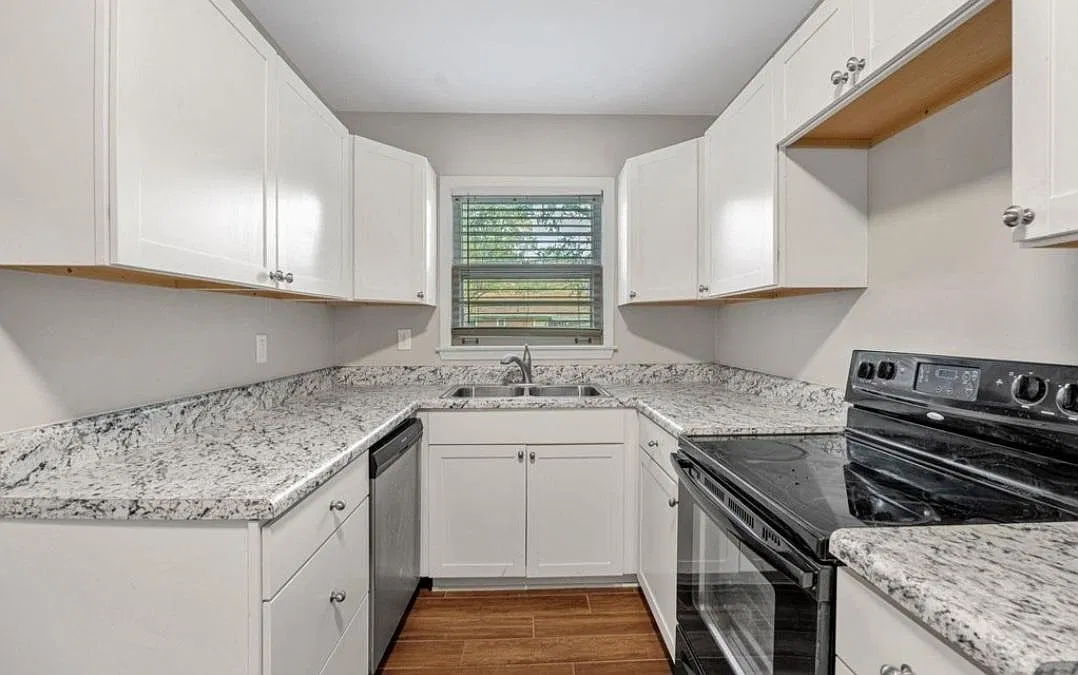 1302 Dogwood Dr — Photo 1