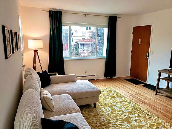 3rd image of 2948 Wardall Ave #4