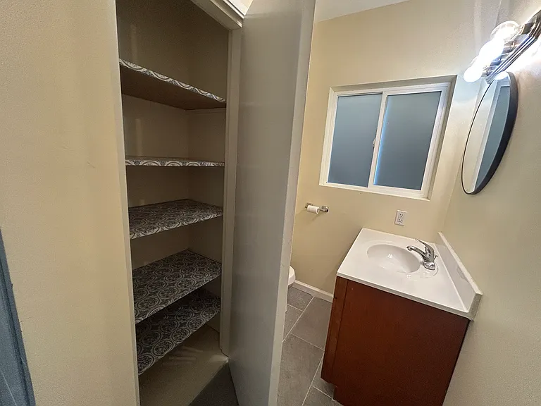 581 Merritt Ave — Photo 13