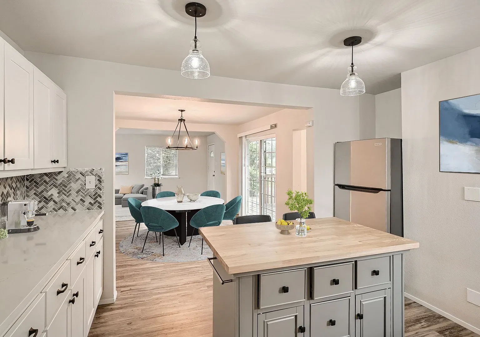 Renovated 2 Bed 1 Baths! Directly Next To JBLM! Hurry Don't Miss Out! — Photo 4