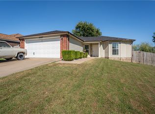 2497 Victoria St, Springdale, AR 72764