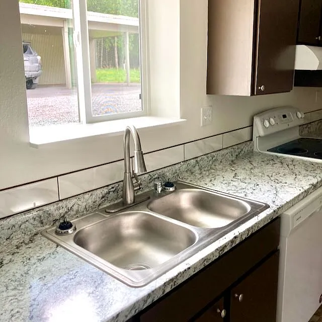 2 bed, 900 sqft, $1,165 — Photo 2