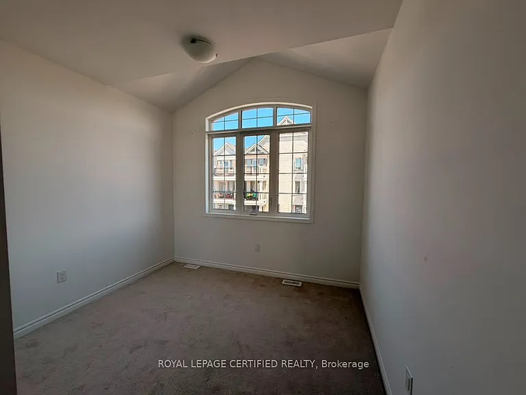 1514 Moira Cres — Photo 9