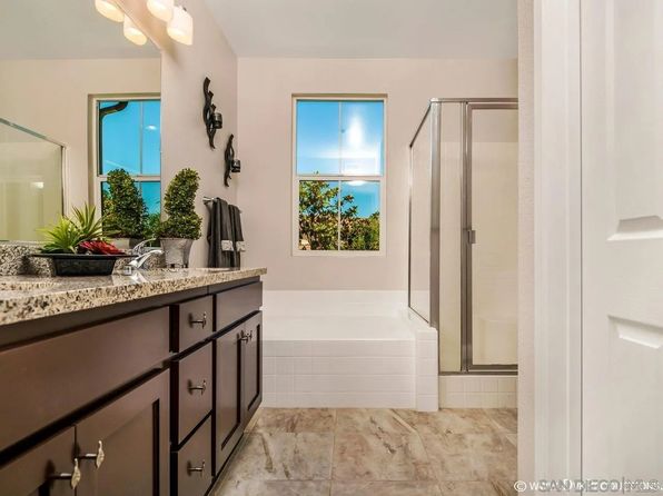 2145 Caminito Elda #2145-104