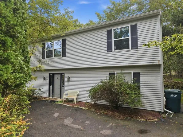 3654 Sugar Berry Ln, Tobyhanna, PA 18466