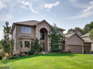 541 Cascade Dr, Chaska, MN 55318