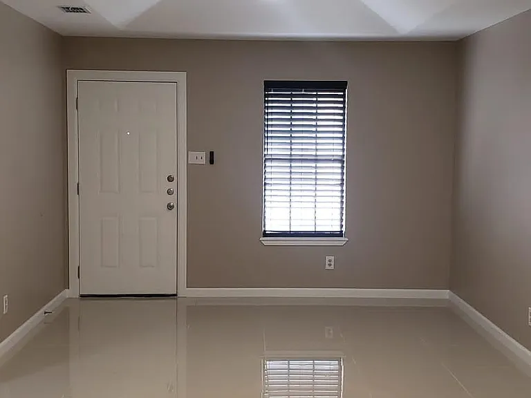 1202 Bryce Dr #5 — Photo 4