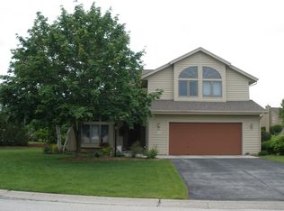 W158N7757 Hunters Ridge Cir, Menomonee Falls, WI 53051