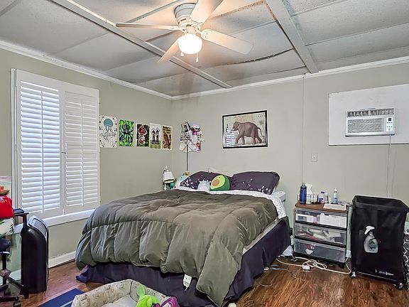 2nd image of 821 Prospect St