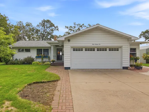 1202 N Shore Dr, Menomonie, WI 54751