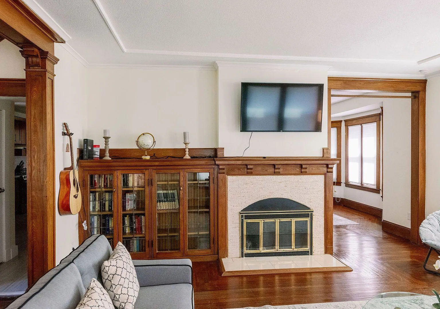 Huge 5 Bedroom House 5 minutes away from Yale! — Photo 2