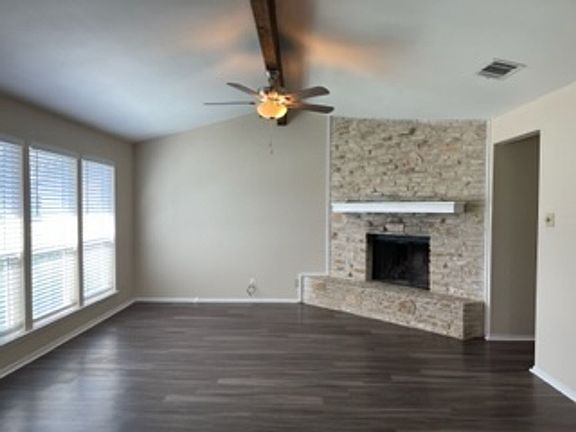3rd image of 606B Country Aire Dr