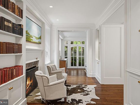 3rd image of 2931 Foxhall Rd NW
