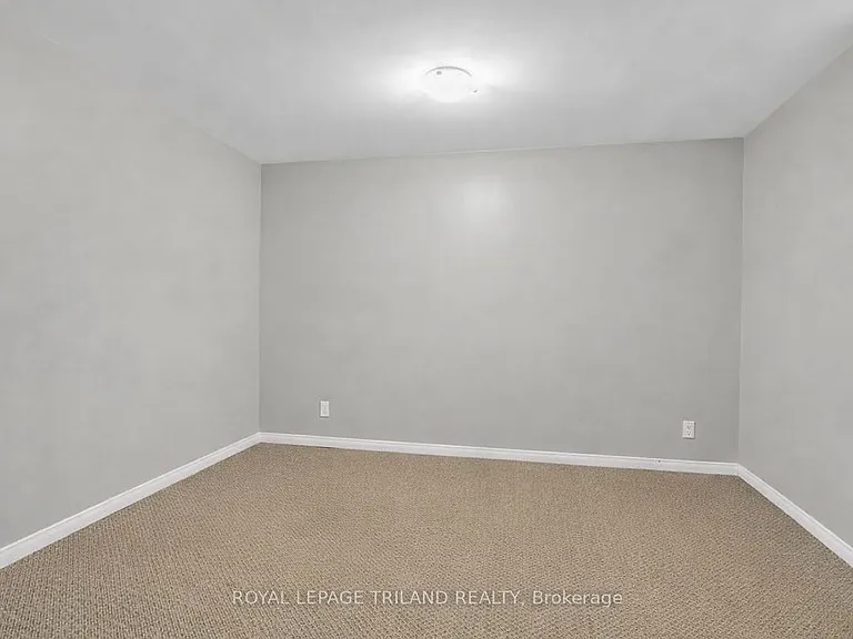 197 A Cedarvale Cres #B — Photo 7