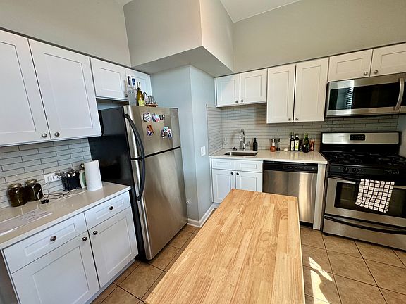 4th image of 1553 W Olive Ave APT 3W