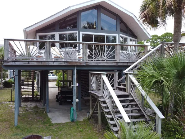 13 Carnival Ln, Panacea, FL 32346