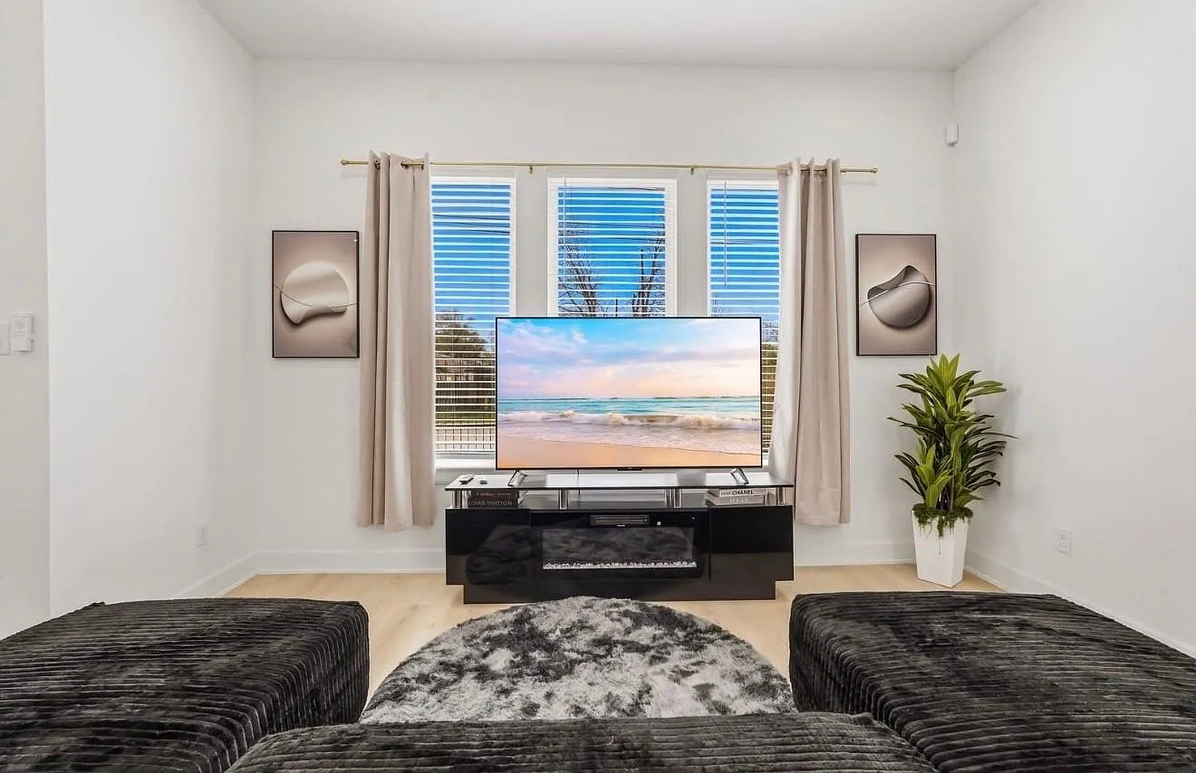 3 bed, 2.0 bath, $2,200 — Photo 3