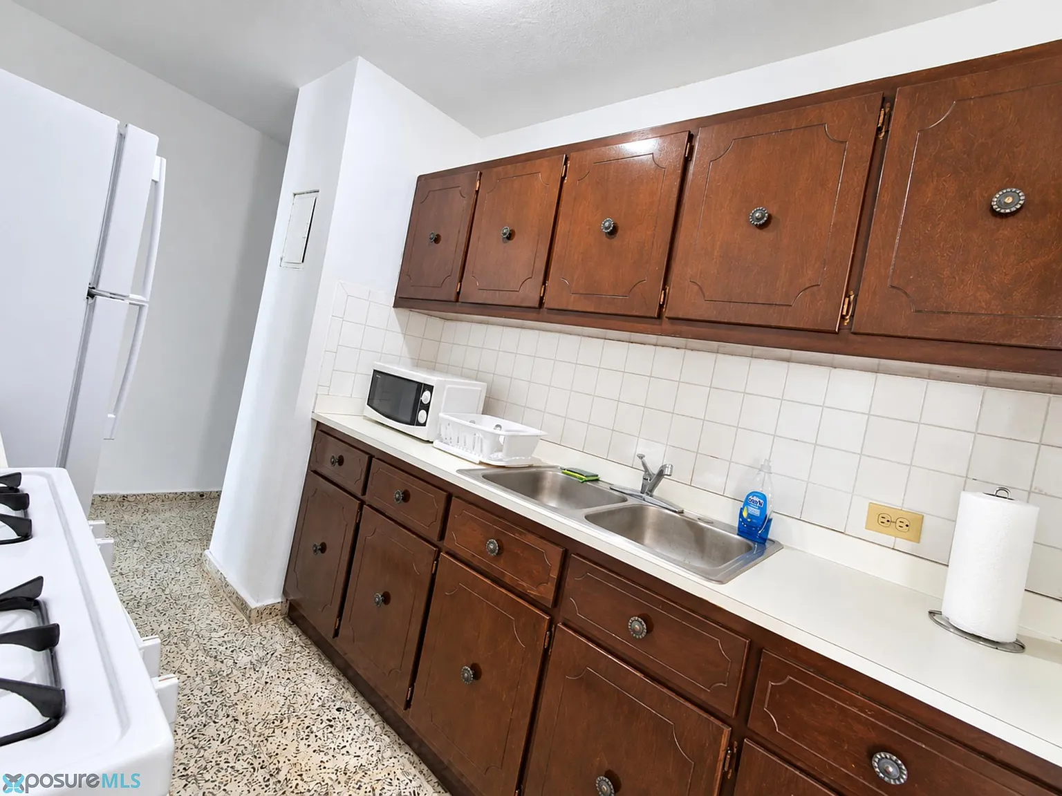 3 bed, 1.0 bath, 1000 sqft, $1,280 — Photo 2