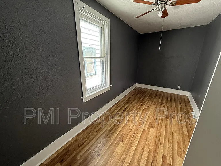 2630 N 24th St — Photo 14