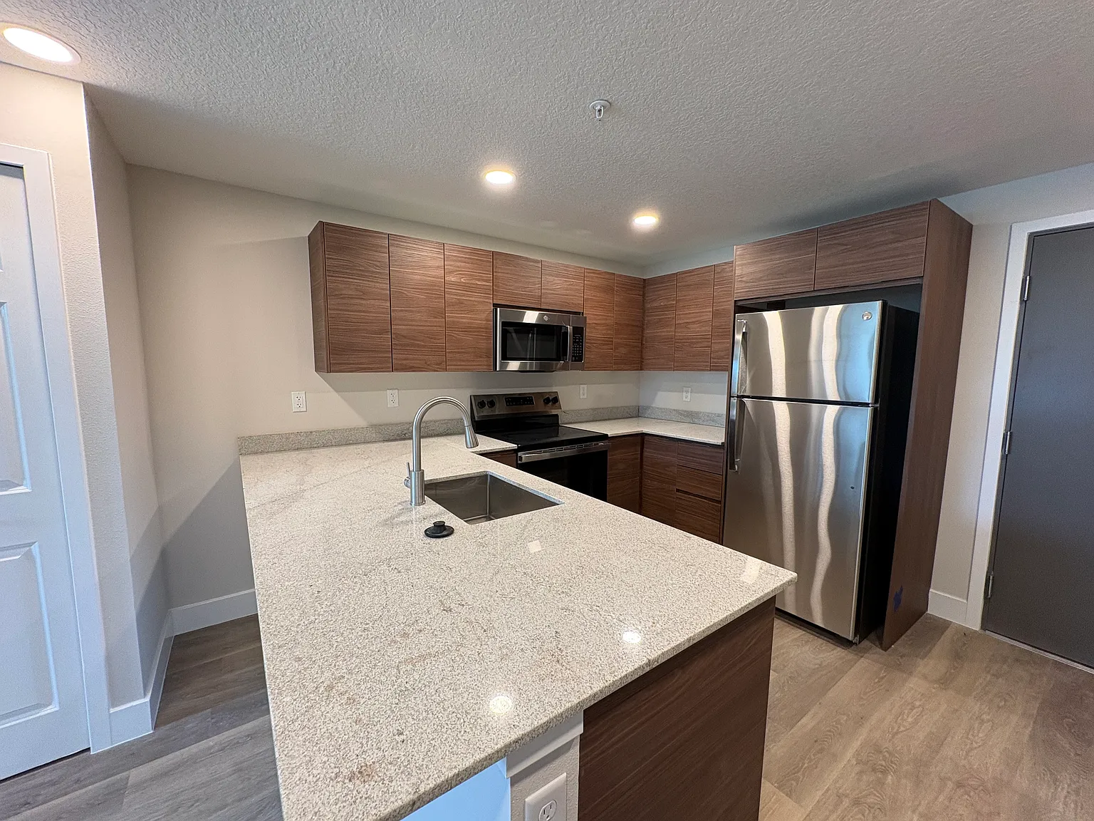 1 bed, 753 sqft, $1,350 — Photo 4