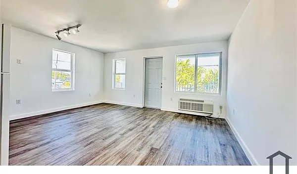 1541 NW 1st Pl — Photo 6
