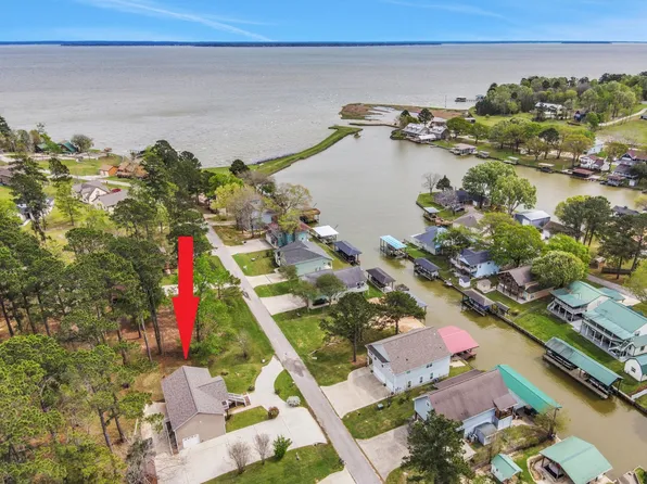 360 Holiday Ln, Coldspring, TX 77331