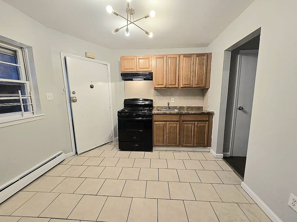 1st image of 479 Roseville Ave APT 11