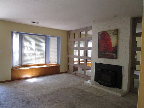 4th image of 6637 Dunmore Ave