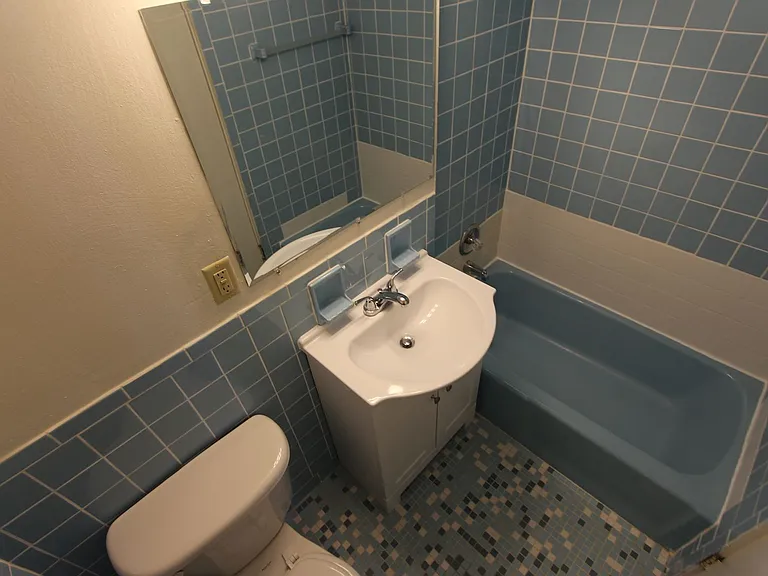 2522 Columbia Ave — Photo 5