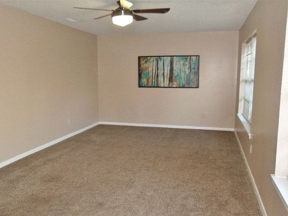 3rd image of 8 S Valley Dr