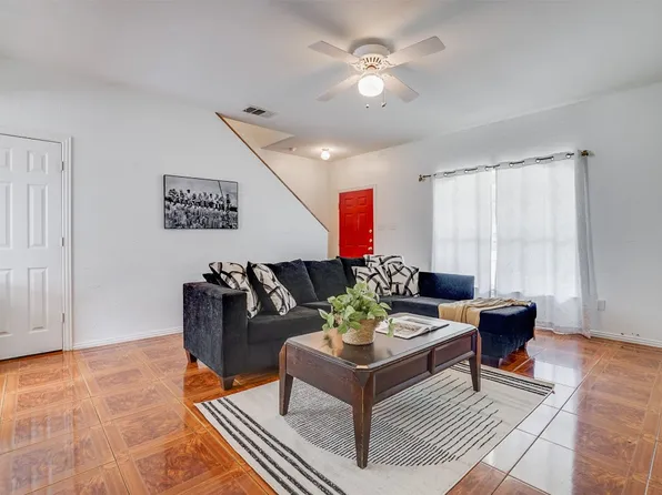 1025 Bluebonnet Dr, Irving, TX 75060