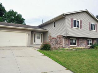 2157 Regent Ln SW, Rochester, MN 55902