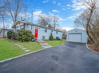 22 Hackmatac St, Central Islip, NY 11722