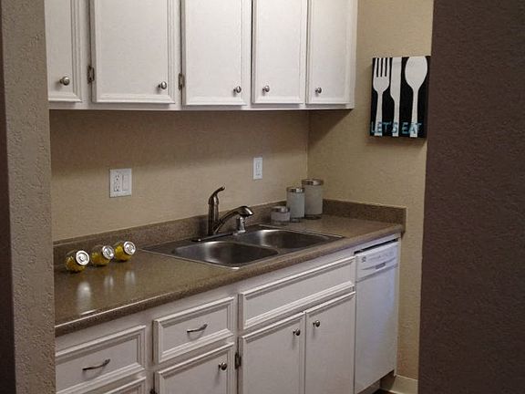 3rd image of 1333 Arlington Blvd APT 35