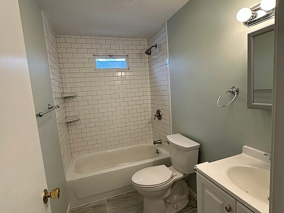 4th image of 18-20 Melrose St #1