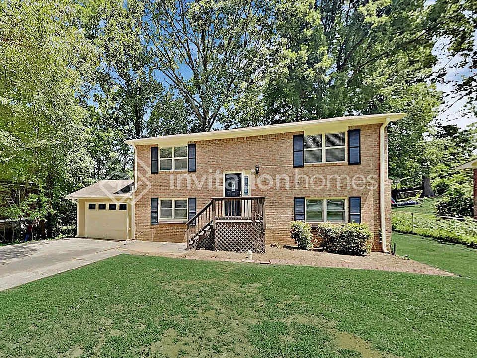 2462 Lakewood Dr NW