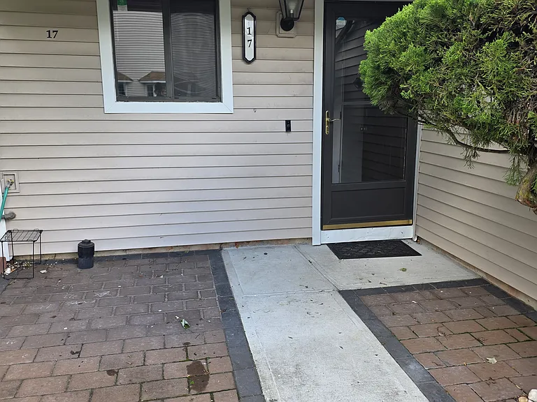 17 Palm Ct — Photo 3