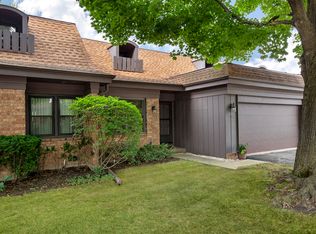 2768 Wilshire Ln, Northbrook, IL