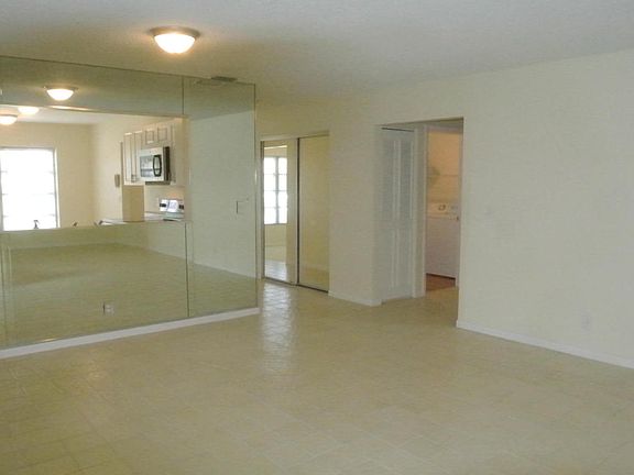 4th image of 6104 Rainbow Cir