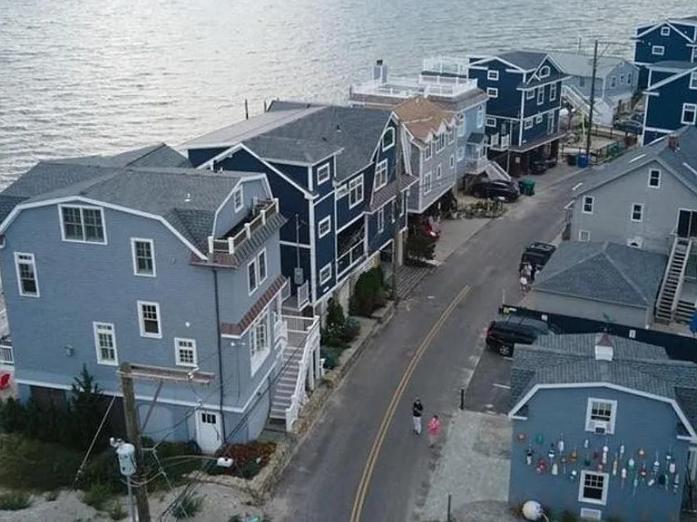 2123 Fairfield Beach Rd — Photo 11