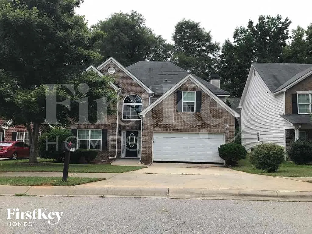 4 bed, 2.5 bath, 2270 sqft, $2,065 — Photo 1