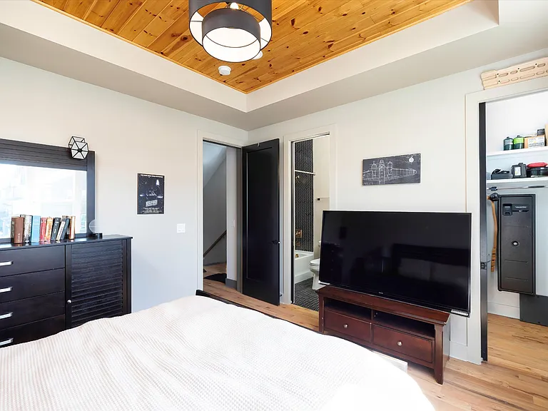 809 Sylvan St — Photo 29