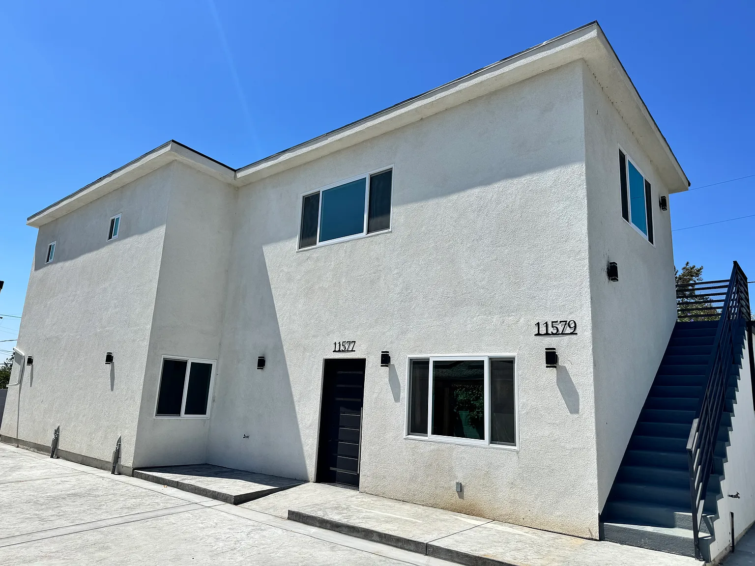 3 bed, 2.5 bath, 1200 sqft, $3,500 — Photo 1