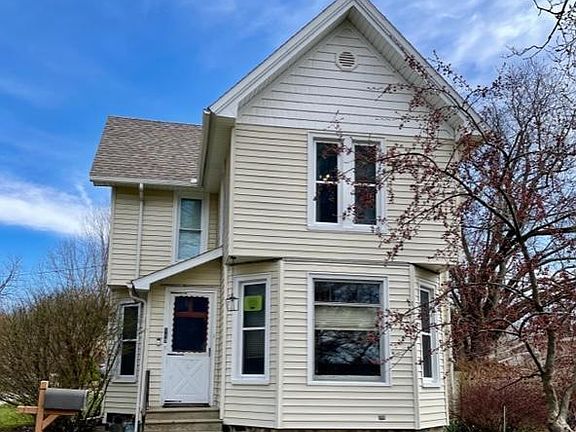 2nd image of 119 Oak St