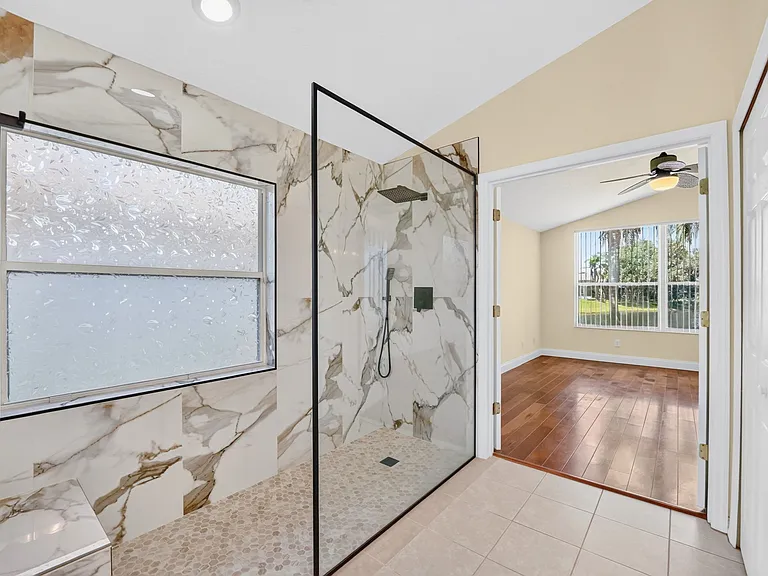 933 Shaw Cir — Photo 18