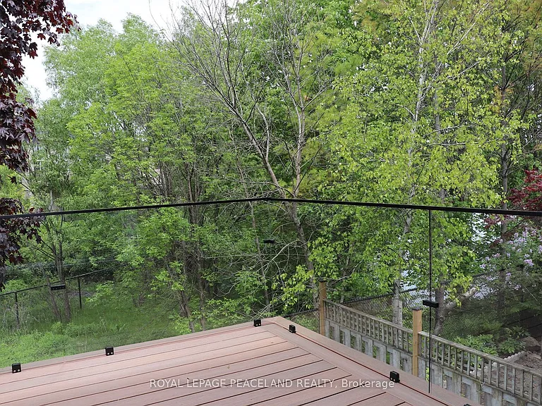 609 Walpole Cres — Photo 24