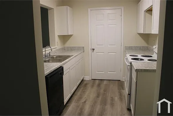 3 bed, 1254 sqft, $1,600 — Photo 1