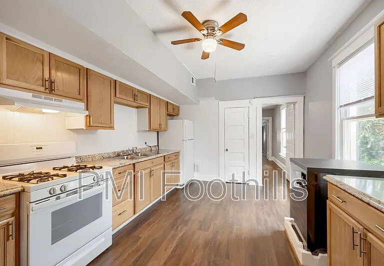 420 N Fox St — Photo 4