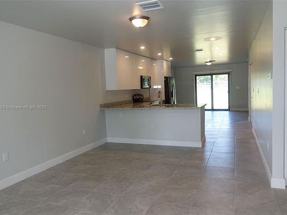 4th image of 10139 W Hibiscus St #10139